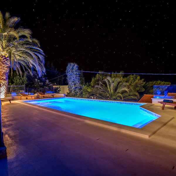 Villa Perla, Villa Perla in Bratu&scaron; on the Makarska Riviera &ndash; Apartments with a view of the Adriatic Sea Ba&scaron;ka Voda