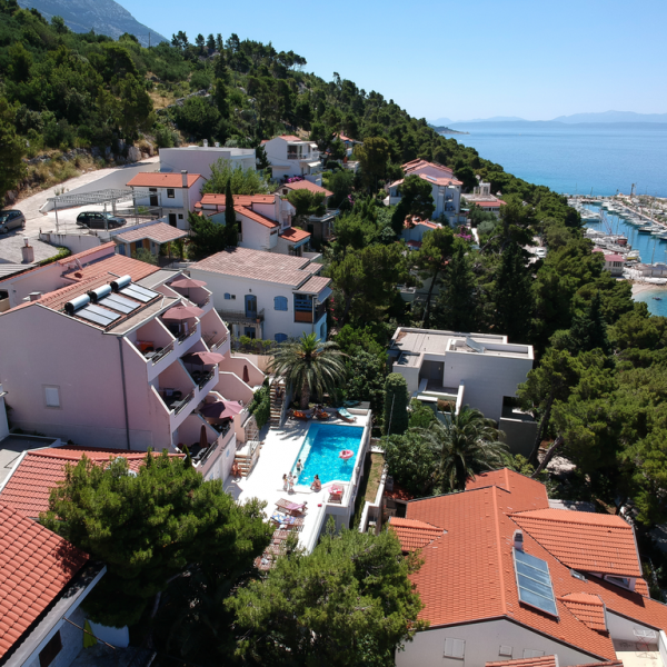 Villa Perla, Villa Perla in Bratu&scaron; on the Makarska Riviera &ndash; Apartments with a view of the Adriatic Sea Ba&scaron;ka Voda
