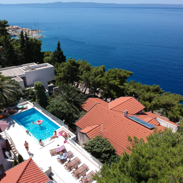 Villa Perla, Villa Perla in Bratu&scaron; on the Makarska Riviera &ndash; Apartments with a view of the Adriatic Sea Ba&scaron;ka Voda