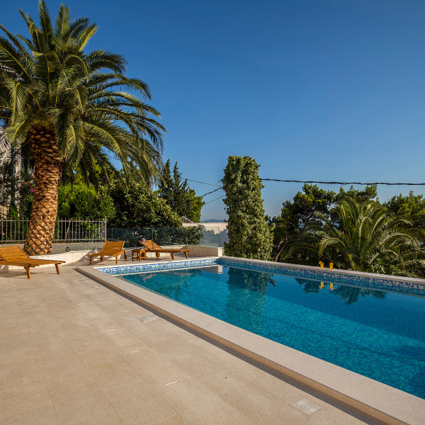 Villa Perla, Villa Perla in Bratu&scaron; on the Makarska Riviera &ndash; Apartments with a view of the Adriatic Sea Ba&scaron;ka Voda