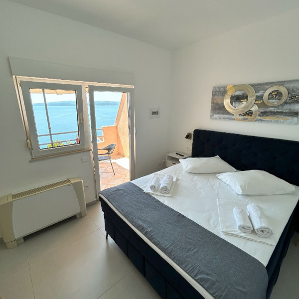 Bedrooms, Villa Perla, Villa Perla in Bratu&scaron; on the Makarska Riviera &ndash; Apartments with a view of the Adriatic Sea Ba&scaron;ka Voda