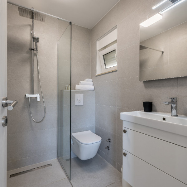 Bathroom / WC, Villa Perla, Villa Perla in Bratuš on the Makarska Riviera – Apartments with a view of the Adriatic Sea Baška Voda