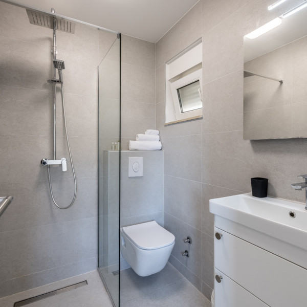 Bathroom / WC, Villa Perla, Villa Perla in Bratuš on the Makarska Riviera – Apartments with a view of the Adriatic Sea Baška Voda