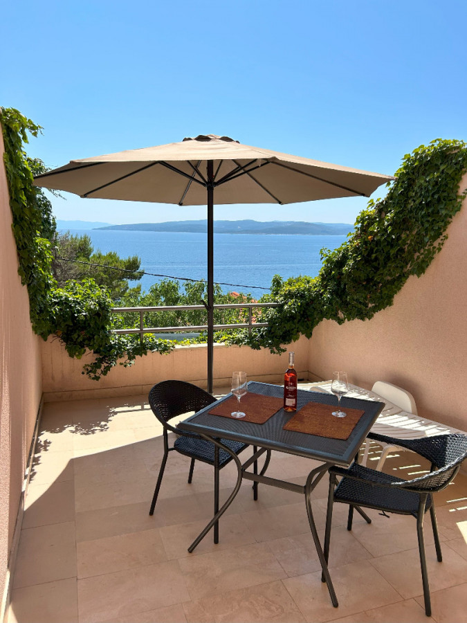 Apartment 10, Villa Perla in Bratu&scaron; on the Makarska Riviera &ndash; Apartments with a view of the Adriatic Sea Ba&scaron;ka Voda