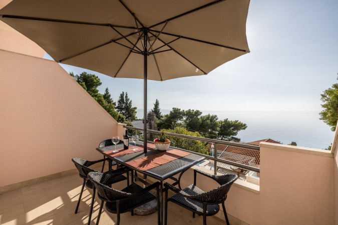 Apartment 7, Villa Perla in Bratu&scaron; on the Makarska Riviera &ndash; Apartments with a view of the Adriatic Sea Ba&scaron;ka Voda