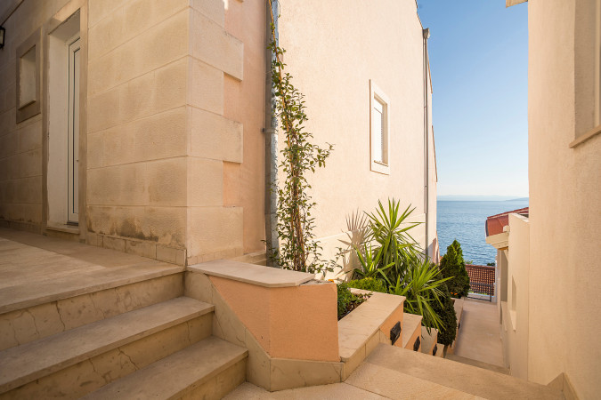Exterior, Villa Perla in Bratu&scaron; on the Makarska Riviera &ndash; Apartments with a view of the Adriatic Sea Ba&scaron;ka Voda