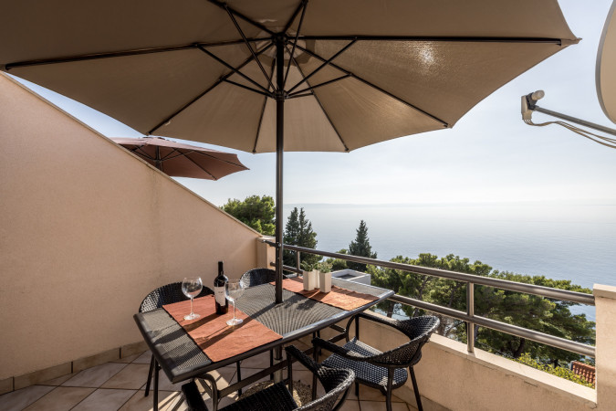 Apartment 2, Villa Perla in Bratu&scaron; on the Makarska Riviera &ndash; Apartments with a view of the Adriatic Sea Ba&scaron;ka Voda