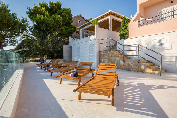 Exterior, Villa Perla in Bratu&scaron; on the Makarska Riviera &ndash; Apartments with a view of the Adriatic Sea Ba&scaron;ka Voda