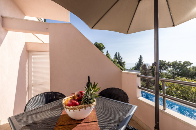 Apartment 8, Villa Perla in Bratu&scaron; on the Makarska Riviera &ndash; Apartments with a view of the Adriatic Sea Ba&scaron;ka Voda