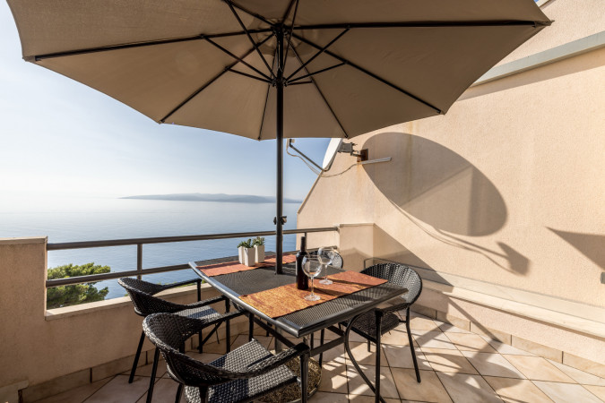 Apartment 2, Villa Perla in Bratu&scaron; on the Makarska Riviera &ndash; Apartments with a view of the Adriatic Sea Ba&scaron;ka Voda
