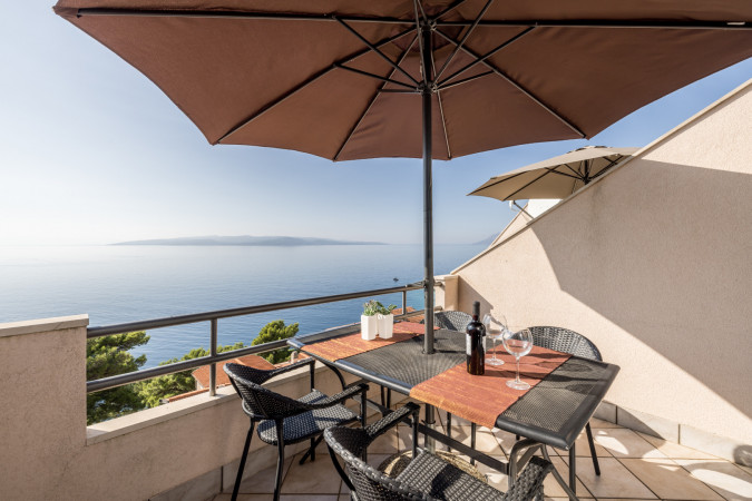 Apartment 1, Villa Perla in Bratu&scaron; on the Makarska Riviera &ndash; Apartments with a view of the Adriatic Sea Ba&scaron;ka Voda