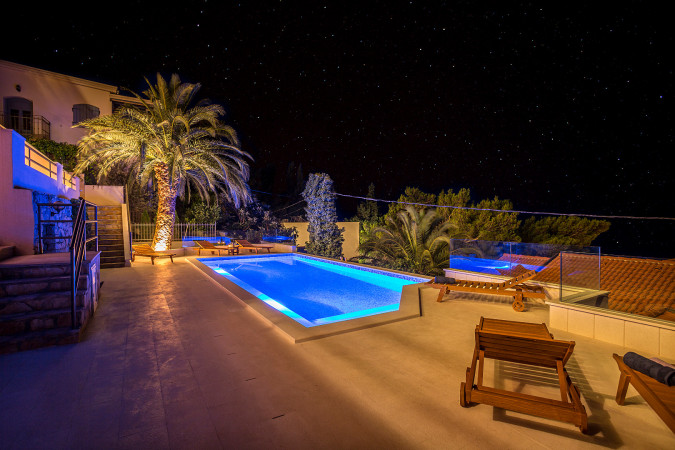 Exterior, Villa Perla in Bratu&scaron; on the Makarska Riviera &ndash; Apartments with a view of the Adriatic Sea Ba&scaron;ka Voda