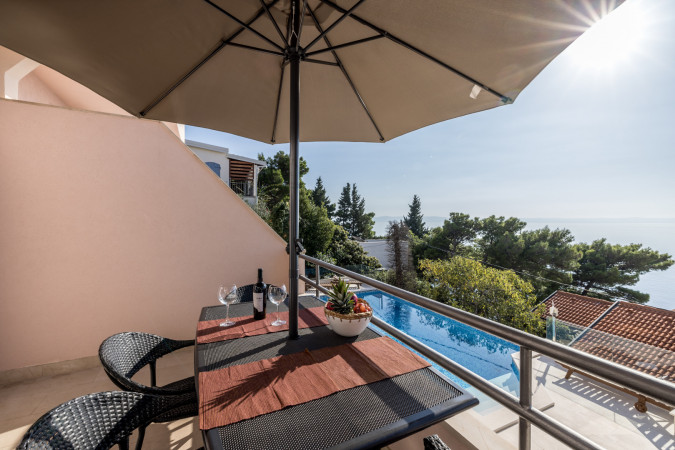 Apartment 2, Villa Perla in Bratu&scaron; on the Makarska Riviera &ndash; Apartments with a view of the Adriatic Sea Ba&scaron;ka Voda