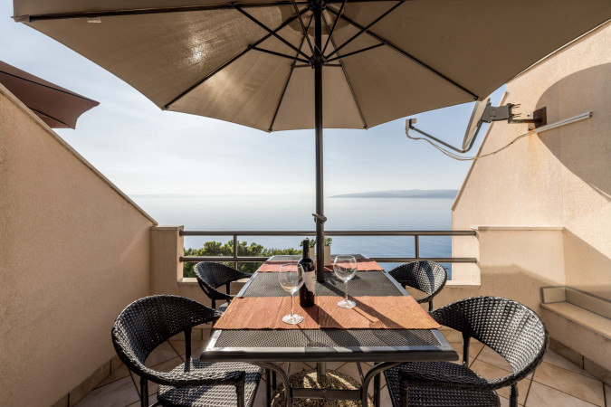 Apartment 2, Villa Perla in Bratu&scaron; on the Makarska Riviera &ndash; Apartments with a view of the Adriatic Sea Ba&scaron;ka Voda