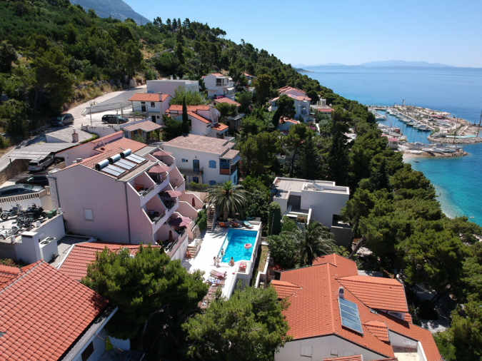 Exterior, Villa Perla in Bratu&scaron; on the Makarska Riviera &ndash; Apartments with a view of the Adriatic Sea Ba&scaron;ka Voda
