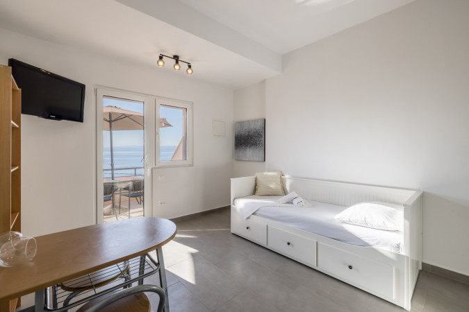 Apartment 9, Villa Perla in Bratu&scaron; on the Makarska Riviera &ndash; Apartments with a view of the Adriatic Sea Ba&scaron;ka Voda
