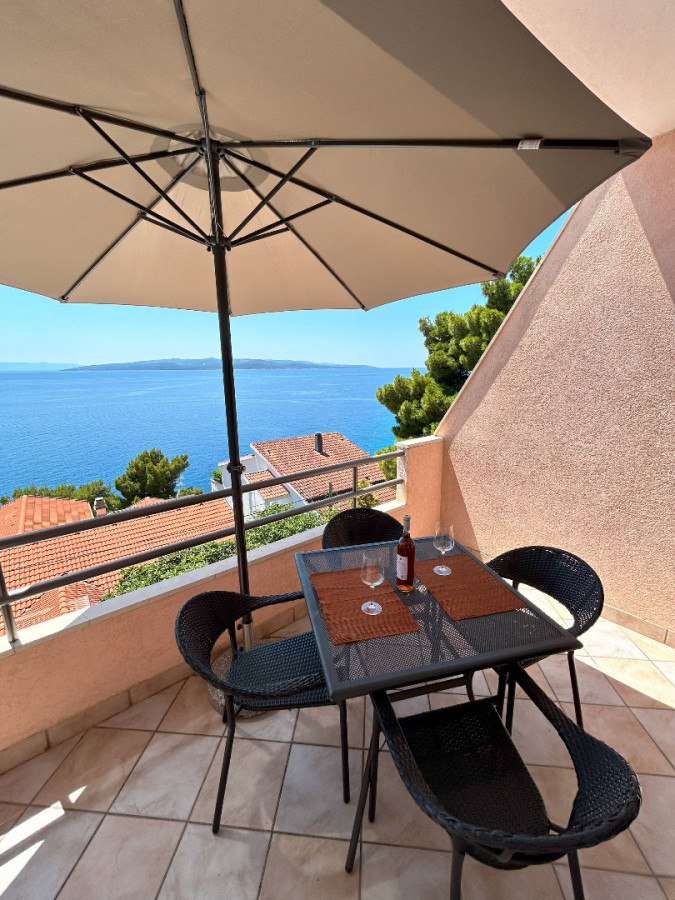 Apartment 6, Villa Perla in Bratu&scaron; on the Makarska Riviera &ndash; Apartments with a view of the Adriatic Sea Ba&scaron;ka Voda