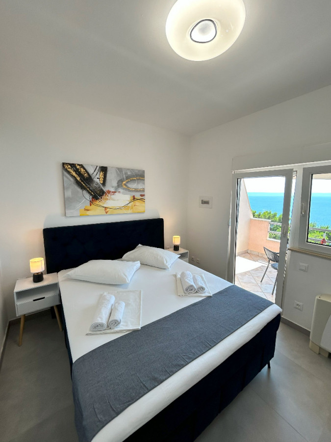 Apartment 5, Villa Perla in Bratu&scaron; on the Makarska Riviera &ndash; Apartments with a view of the Adriatic Sea Ba&scaron;ka Voda