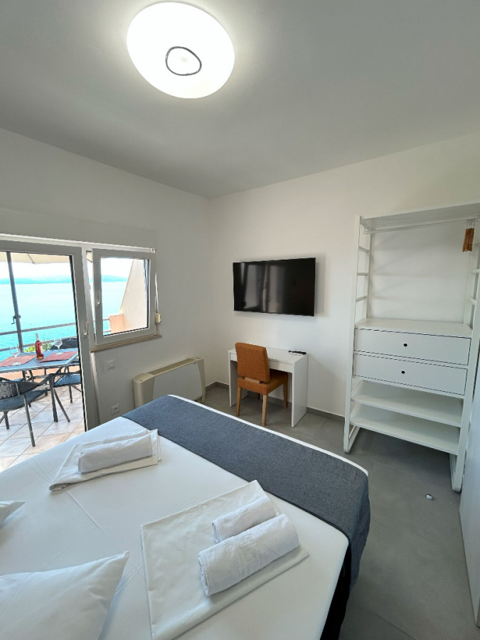 Apartment 5, Villa Perla in Bratu&scaron; on the Makarska Riviera &ndash; Apartments with a view of the Adriatic Sea Ba&scaron;ka Voda
