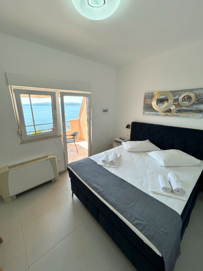 Apartment 6, Villa Perla in Bratu&scaron; on the Makarska Riviera &ndash; Apartments with a view of the Adriatic Sea Ba&scaron;ka Voda