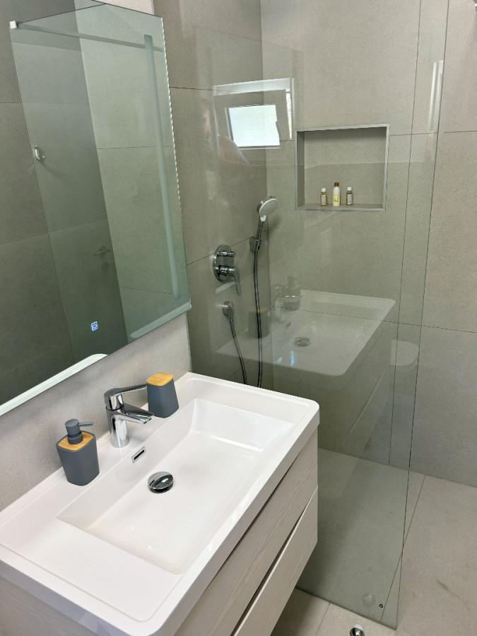 Apartment 4, Villa Perla in Bratu&scaron; on the Makarska Riviera &ndash; Apartments with a view of the Adriatic Sea Ba&scaron;ka Voda