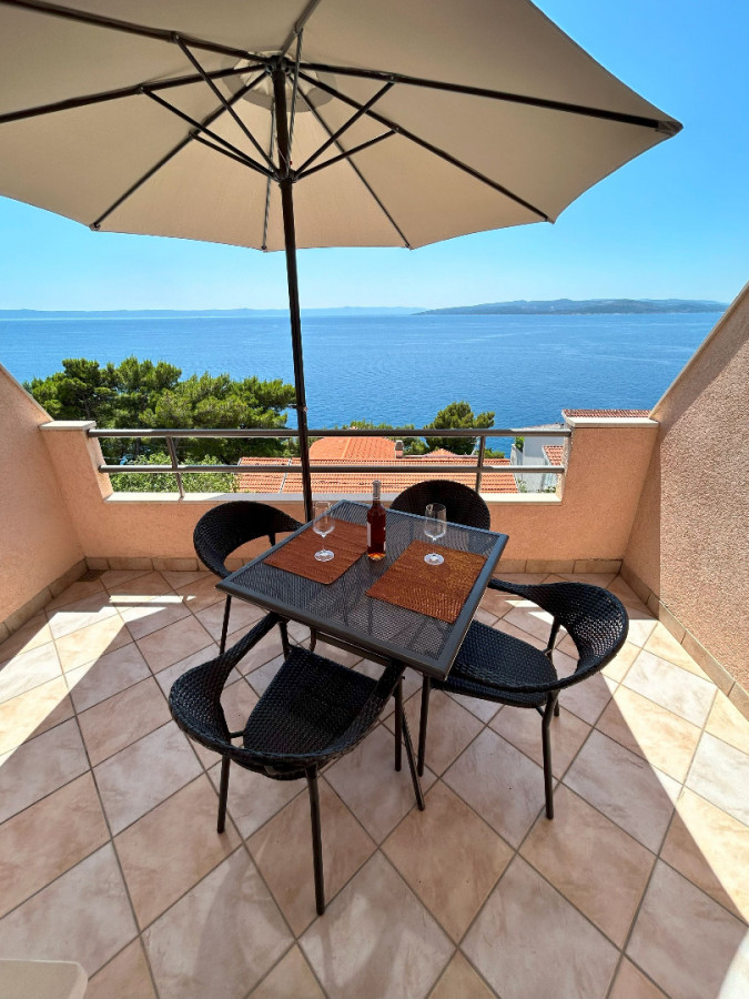 Apartment 6, Villa Perla in Bratu&scaron; on the Makarska Riviera &ndash; Apartments with a view of the Adriatic Sea Ba&scaron;ka Voda